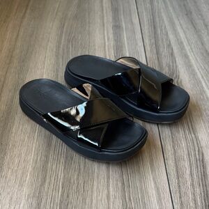 UGG Black Patent Leather Slide Sandals Platform Size 6 Women Criss Cross